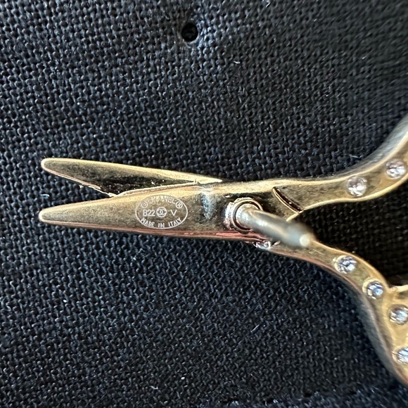 🆕 Chanel Matte Gold Mini Brooch Set of 3: CC Heart, Perfume Bottle & Scissors - Picture 12 of 15